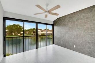 7898 Eastlake Dr in Boca Raton, FL - Building Photo - Building Photo