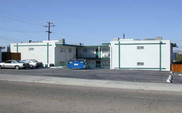 908 S 2nd Ave in Barstow, CA - Foto de edificio