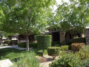 16 Feather Sound Dr in Henderson, NV - Foto de edificio - Building Photo