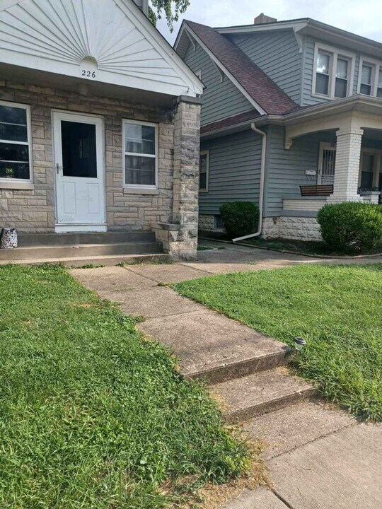 226 E Maple St-Unit -226 E Maple street #2 RE in Jeffersonville, IN - Building Photo