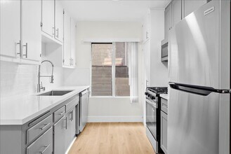 6110 Cahuenga Blvd in Los Angeles, CA - Building Photo - Building Photo