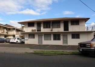 708 Olokele Ave in Honolulu, HI - Building Photo - Building Photo