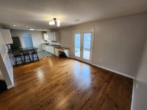 644 W Oaklawn Dr in Springdale, AR - Building Photo - Building Photo