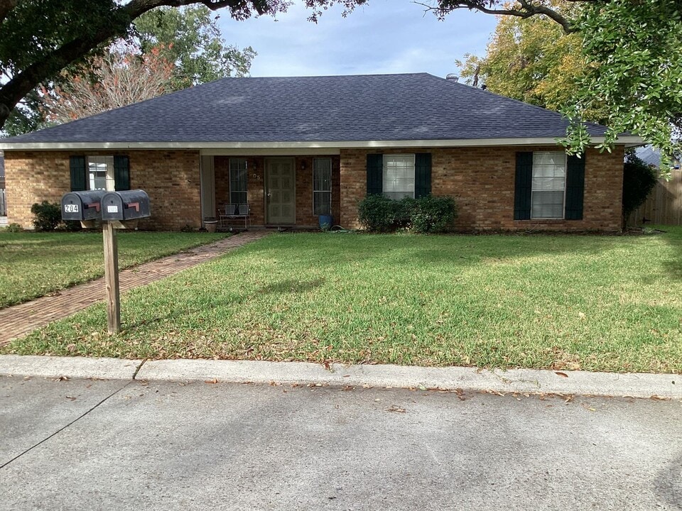 205 Belmont Dr in Thibodaux, LA - Building Photo
