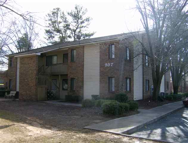 Hidden Creek Apartments in Greenwood, SC - Building Photo