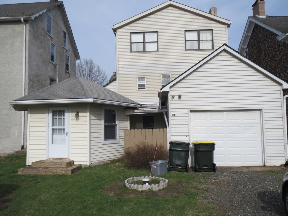 27 Edison Rd, Unit A in Doylestown, PA - Building Photo