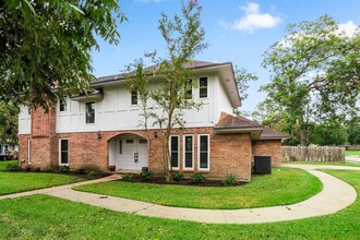 109 Banyan Dr in Lake Jackson, TX - Foto de edificio - Building Photo