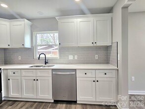 2900 Enfield Rd in Charlotte, NC - Building Photo - Building Photo