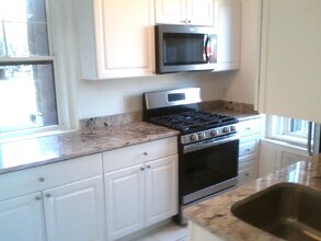 2001 Commonwealth Ave, Unit 5 in Boston, MA - Foto de edificio - Building Photo