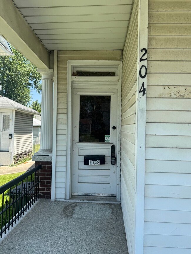 202-204 Eaton Ave in Hamilton, OH - Building Photo - Building Photo