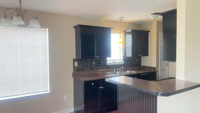 7077 Kings Crown Dr in Memphis, TN - Building Photo - Building Photo
