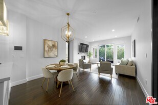 1318 S Roxbury Dr in Los Angeles, CA - Building Photo