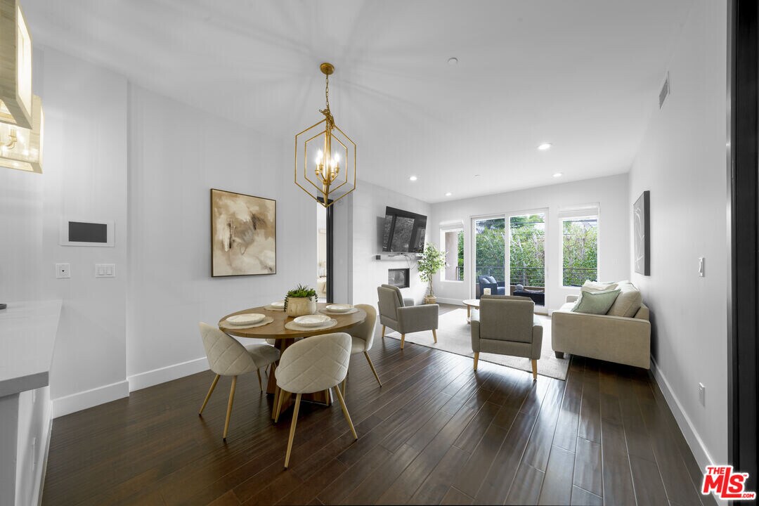1318 S Roxbury Dr in Los Angeles, CA - Building Photo