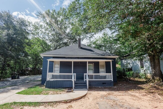 1002 W Broad St in Griffin, GA - Building Photo - Building Photo