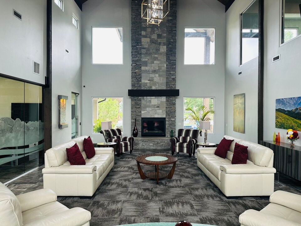 Sterling Pointe Apartments in Layton, UT - Building Photo