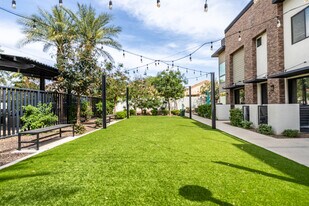 164 E Lexington Ave in Gilbert, AZ - Building Photo