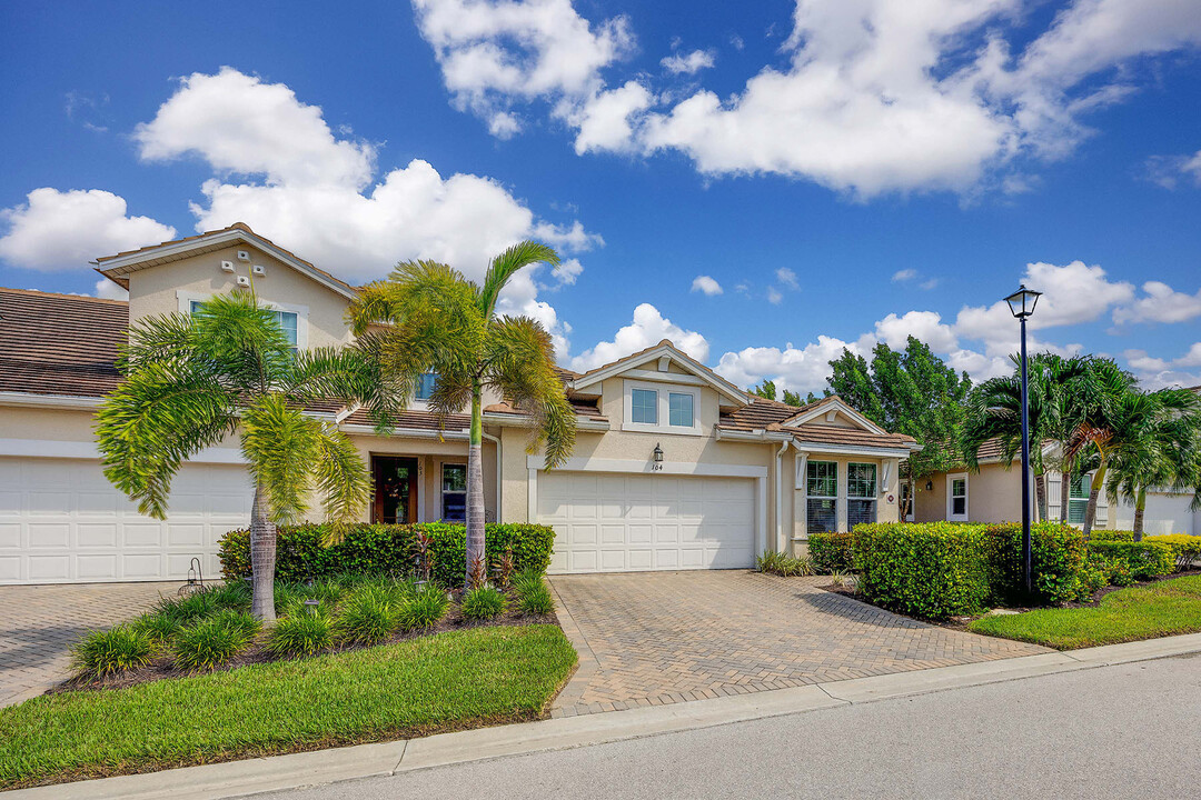 4714 Arboretum Cir in Naples, FL - Building Photo