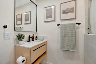 1676 W Orangewood Ave in Anaheim, CA - Building Photo - Building Photo