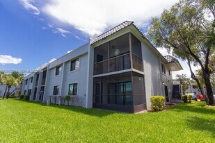16561 Blatt Blvd in Weston, FL - Building Photo