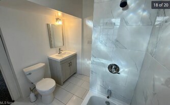 825 Helmsdale Rd, Unit Upper in Cleveland Heights, OH - Building Photo