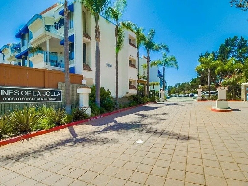 8320 Regents Rd in San Diego, CA - Building Photo
