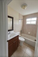 3392 SW 24th St in Miami, FL - Building Photo - Building Photo