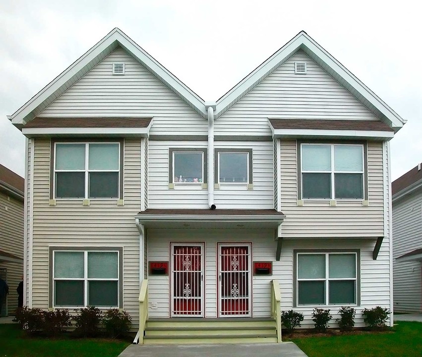 The Shields in Chicago Heights, IL - Building Photo