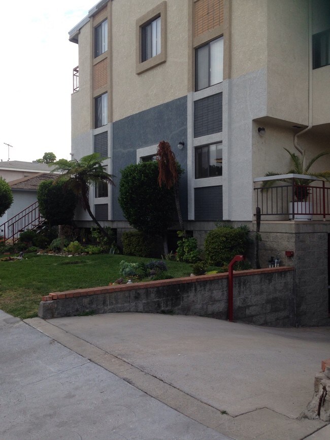 609 N Jackson St Apartments and Nearby Glendale Apartments For Rent