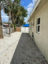 2747 Summit Blvd in West Palm Beach, FL - Building Photo