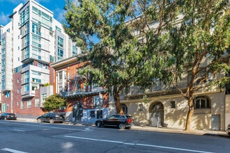 1130 Larkin in San Francisco, CA - Foto de edificio - Building Photo