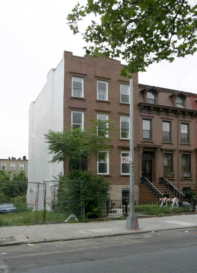 406 Monroe St in Brooklyn, NY - Building Photo - Building Photo