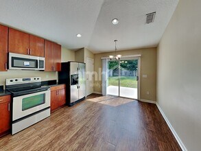 12607 Wooded Bluff Ct in Jacksonville, FL - Foto de edificio - Building Photo