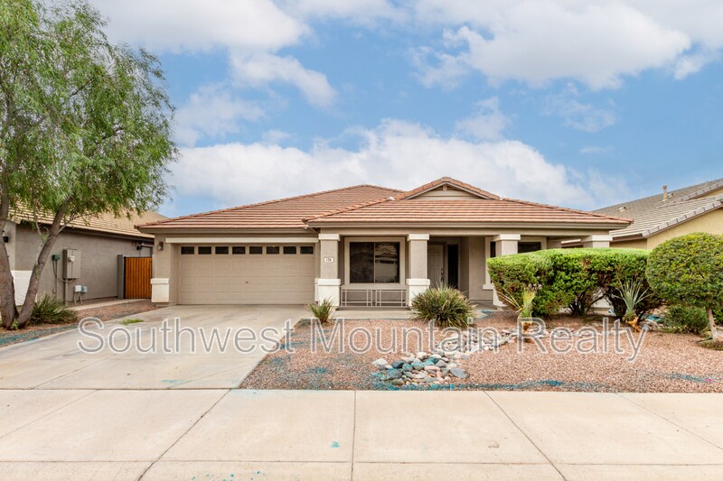 176 E Clairidge Dr in San Tan Valley, AZ - Building Photo