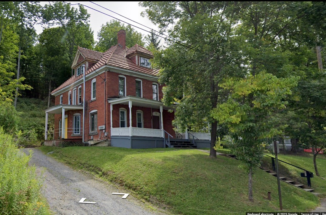 17 Reynolds St in Alfred, NY - Building Photo