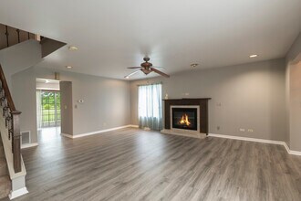 1210 Andover Cir in Aurora, IL - Building Photo - Building Photo