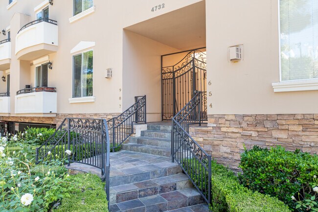 4732 Radford Ave in Valley Village, CA - Building Photo - Building Photo