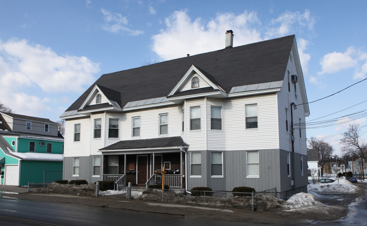 45-51 Pelham St in Methuen, MA - Foto de edificio