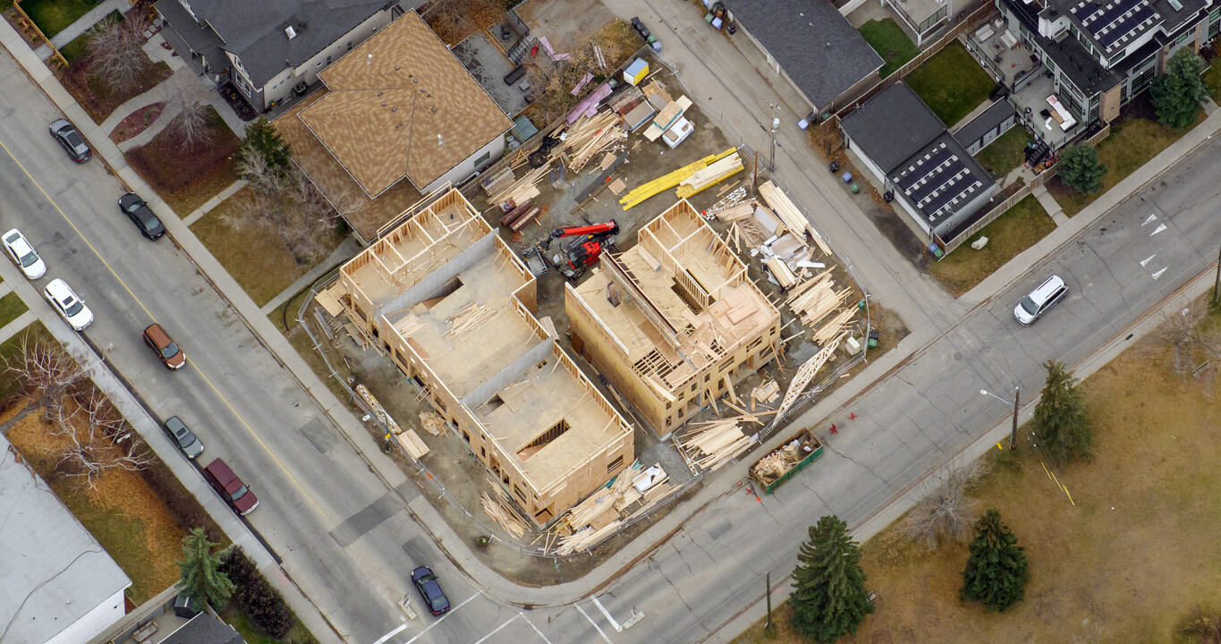 3807 15A St SW in Calgary, AB - Building Photo