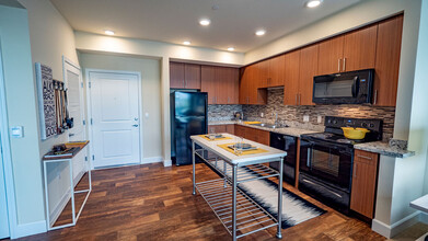 Woodin Creek Village in Woodinville, WA - Foto de edificio - Interior Photo