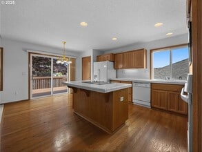 15517 SE Bybee Dr in Portland, OR - Building Photo - Building Photo