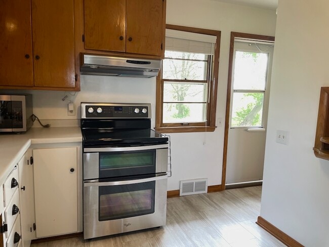 7127 Elderberry Rd in Middleton, WI - Foto de edificio - Building Photo