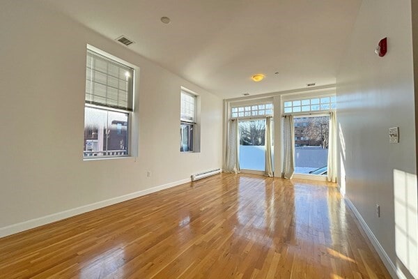 10 Barton Sq, Unit 2 in Salem, MA - Building Photo - Building Photo