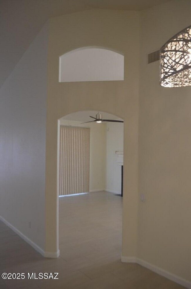 property at 942 S Suncove Dr