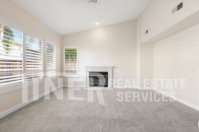 1841 Edgemore Ave in Sacramento, CA - Building Photo - Building Photo