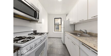 37-25 81st Street in Flushing, NY - Foto de edificio - Interior Photo