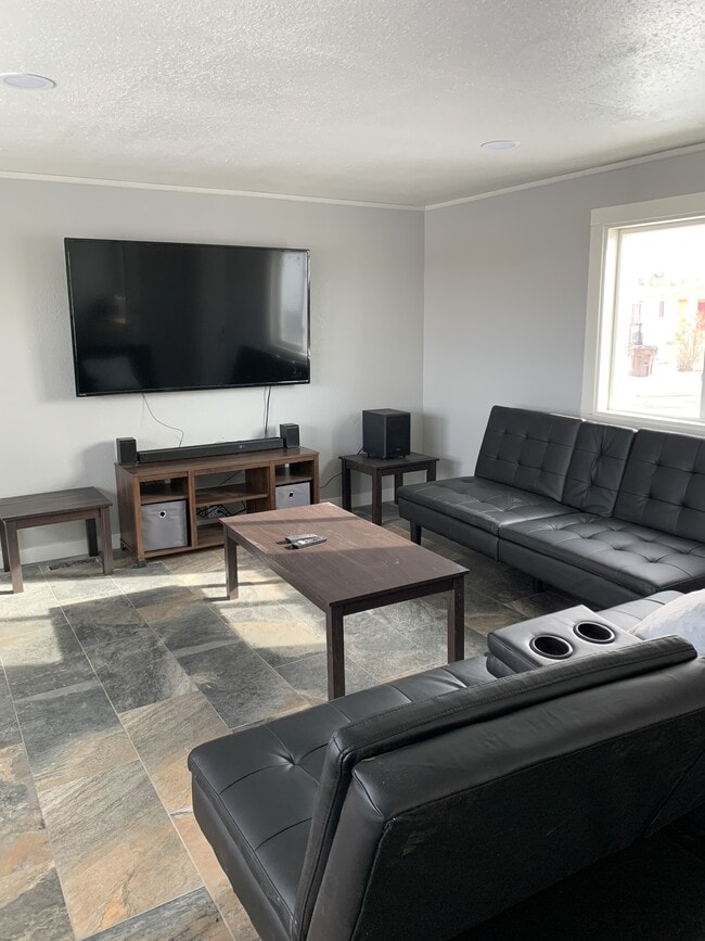 4746 E Skyline Dr in Laramie, WY - Building Photo - Building Photo