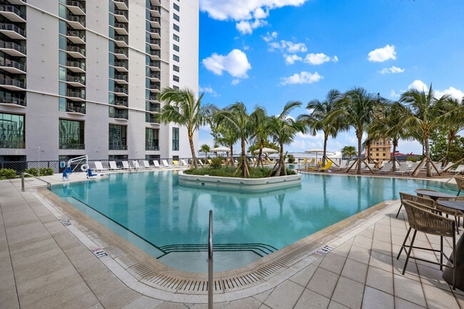 159 NE 6th St in Miami, FL - Foto de edificio - Building Photo