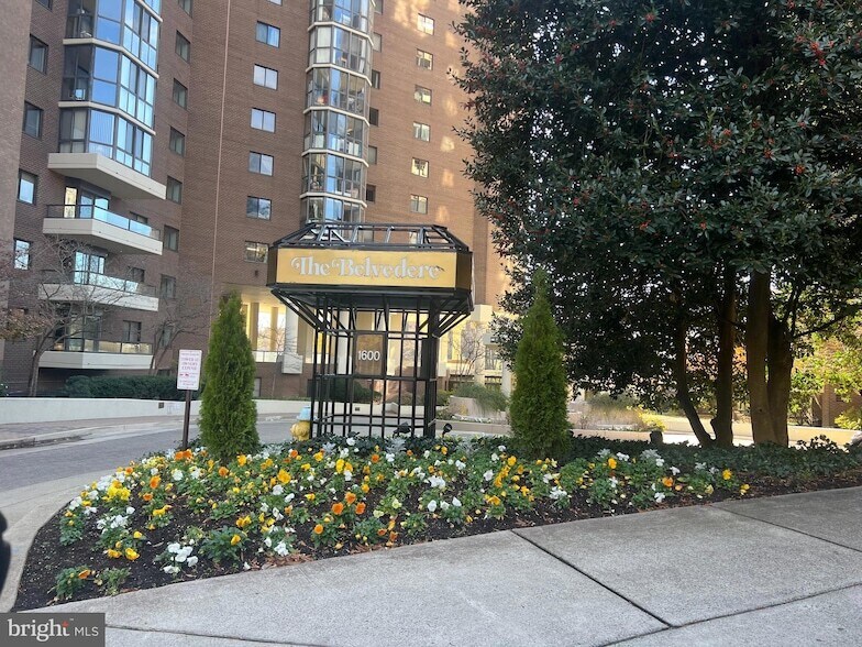 1600 N Oak St, Unit 1728 in Arlington, VA - Foto de edificio
