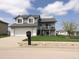 5010 S Pitch Dr in Rapid City, SD - Building Photo