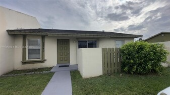 12240 SW 114th Terrace in Miami, FL - Building Photo
